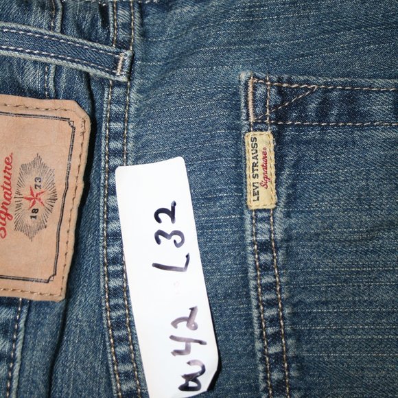 Levis Jeans Signature 42 x32 - Picture 2 of 6